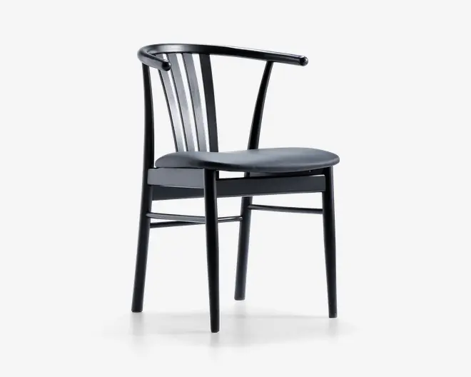 Spisebordsstol i sortlakeret bøg