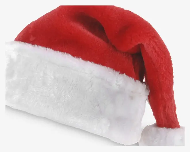 En festlig hue lavet af blødt, plysset materiale. Hoveddelen er klar rød, mens den brede kant og kvasten for enden er fluffy og hvid. Huen har en afslappet, poset form, hvilket giver den et hyggeligt og behageligt udseende.