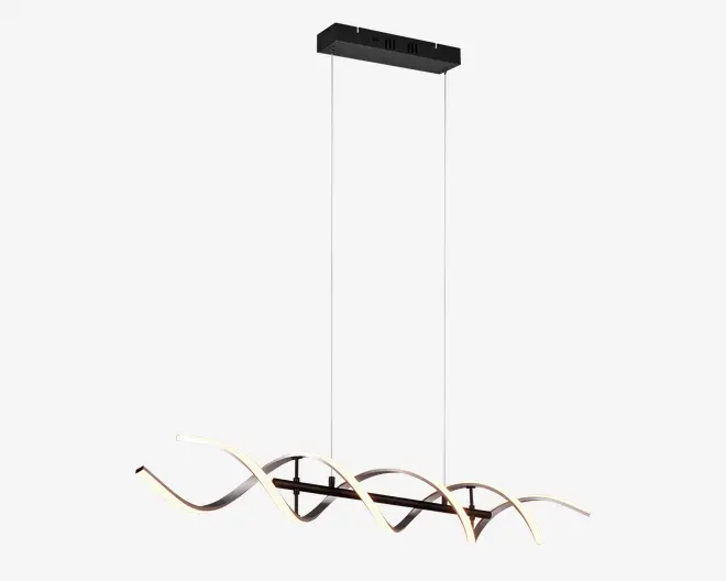 Moderne loftlampe med to parallelle, bølgeformede LED-lysbånd monteret på en rektangulær base. Lampen hænger ned fra loftet via to slanke, lodrette stænger, der er fastgjort til en sort, rektangulær loftroset. LED-båndene udsender et blødt, jævnt lys og er indkapslet i en elegant, metallisk ramme, hvilket giver lampen et nutidigt og kunstnerisk udtryk.