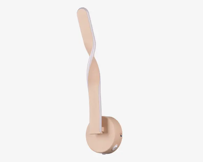 Moderne vægmonteret armatur med mat beige finish og et snoet, aflangt design. Armaturet har en rund base og en slank, buet krop, der snor sig let opad og giver et skulpturelt udtryk. Den integrerede lyskilde løber langs den indvendige kurve og giver indirekte belysning. Minimalistisk og nutidig stil, velegnet til stemningsbelysning.