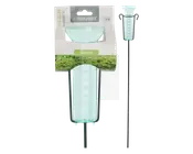 Gennemsigtig cylindrisk målebeholder med tydelige volumenmarkeringer op til 35 millimeter, monteret på en lang sort pind for nem placering i jorden. Beholderen er lavet af holdbar plast og er designet til at opsamle og måle nedbør. Emballagen har en grøn og hvid etiket med produktinformation og et udskåret hul til ophængning.