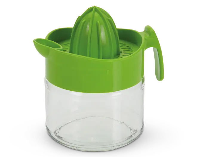 Manuel citruspresser med grøn plastikpresser og si øverst, designet til at udtrække saft fra citroner, lime eller appelsiner. Presseren har en klar glasbeholder til opsamling af saft, en tud for nem udhældning og et solidt håndtag for sikker greb.