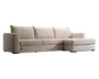 Moderne L-formet sofa med chaiselong til højre, betrukket med lysebeige stof. Sofaen har rene linjer, brede armlæn og tre store ryghynder for ekstra komfort. Sædehynderne er tykke og bløde, og sofaen står på lave, næsten usynlige blokfødder for et minimalistisk udtryk.
