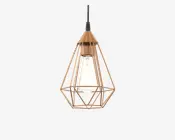 Hængelampe med et geometrisk, åbent metalstel i kobberfinish. Stellet danner en facetslebet, diamantlignende form omkring en synlig pære i vintage-stil. Fatningen og toppen er også kobberfarvede, og lampen hænger i en sort ledning.