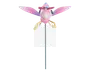 Dekorativ havepynt formet som et fantasifuldt insekt med lyserød og lilla krop, store lyserøde vinger og gule ben. Pynten er monteret på en slank metalpind, så den nemt kan placeres i jorden. Insektet har overdrevne træk, herunder store øjne og et smilende ansigt, hvilket giver det et legende og muntert udtryk.