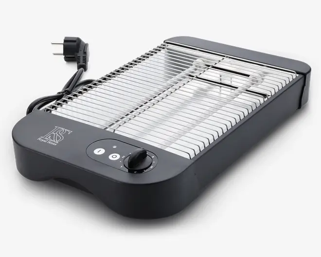 Rektangulær elektrisk grill med sort plastkrop og metalrist. Har et drejeligt temperaturkontrolhjul og to indikator-knapper på frontpanelet. Grillen har en aftagelig metalrist og et synligt varmeelement under risten. Leveres med en ledning og europæisk stik. Kompakt og velegnet til brug på bordet.