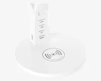 En moderne, rund hvid base med indbygget trådløs opladningsplade markeret med et cirkelsymbol. På basen sidder et lodret kontrolpanel med fire knapper mærket HIGH, LOW, CCT og ON/OFF samt en skydeknap øverst. Designet er slankt og minimalistisk, velegnet til skrivebord eller sengebord.