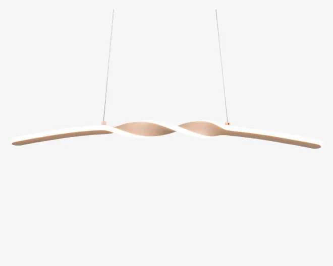 Elegant, moderne pendellampe med et skulpturelt, bølgeformet design. Lampen har to aflange, let buede arme, der er smallere i enderne og bredere på midten, ophængt fra loftet med to tynde kabler. Overfladen har en blød, mat beige eller lys træfarve, hvilket giver et varmt og nutidigt udtryk. Velegnet til spiseområder eller moderne indretninger, der ønsker et markant designelement.