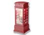 Rektangulær dekorationslanterne udformet som en klassisk britisk telefonboks, malet i klar rød med gennemsigtige vinduespaneler på alle sider. Indeni er der en festlig scene med en julemandsfigur, der holder en lanterne, omgivet af kunstig sne. Basen er solid med stjerneformede udskæringer, og toppen er let buet med et lille kroneemblem. Lanternen er beregnet til at stå oprejst og kan bruges som julepynt.