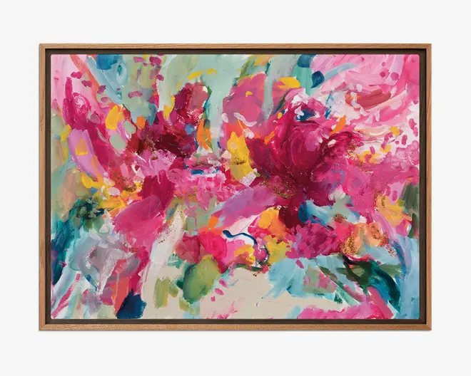 Et indrammet abstrakt maleri med markante penselstrøg i pink, magenta, turkis, gul og hvid, som skaber en livlig, blomsterlignende komposition.