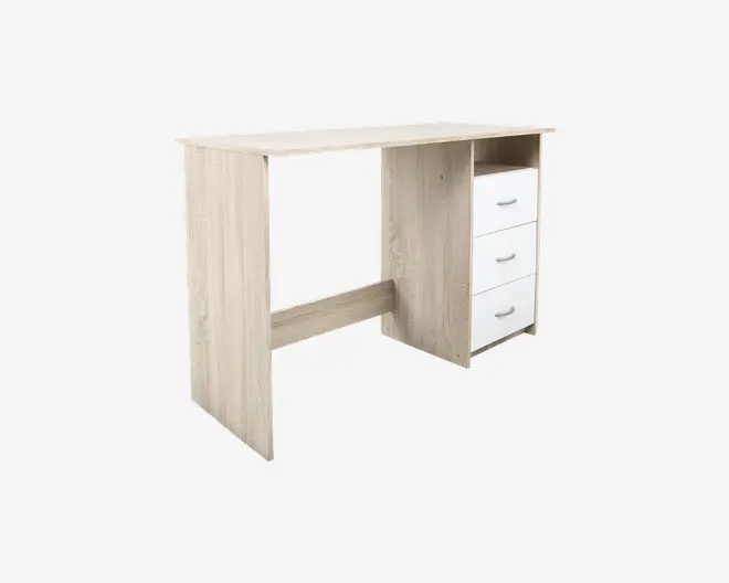 Rektangulært skrivebord med lys træfinish, der har tre hvide skuffer med sølvfarvede greb på højre side og en åben hylde over skufferne. Skrivebordet har et enkelt, moderne design med rene linjer og solid konstruktion.