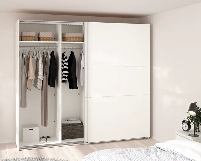 Garderobeskab Case hvid B. 244 x H. 221 cm