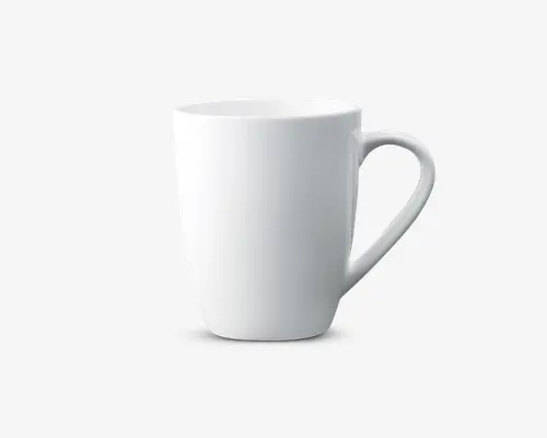 Høj, cylindrisk hvid krus med en glat, blank overflade og et stort, buet håndtag for nemt greb. Krusets kant er let udadbuet, og designet er enkelt og moderne, velegnet til varme drikke.