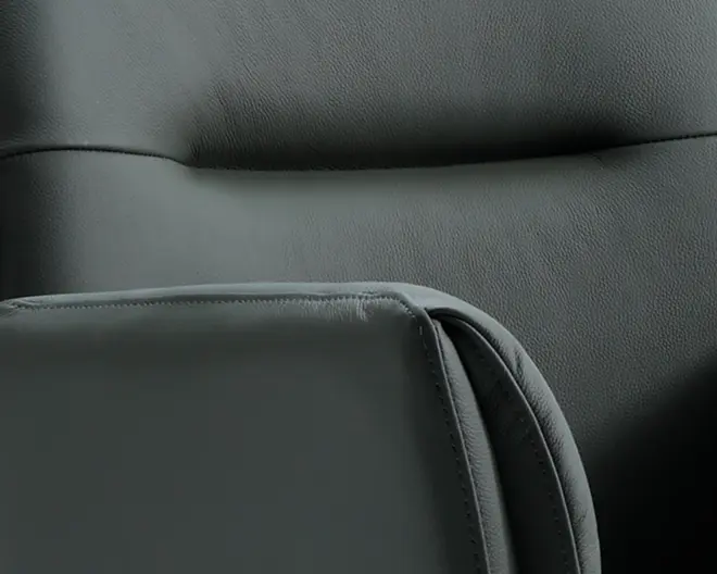 Spisestuestol med armlæn i grøn læder