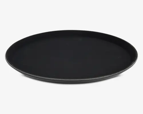 Rund, flad bakke med let forhøjet kant, lavet af sort materiale. Overfladen fremstår glat og mat, velegnet til at bære eller servere genstande. Bakken har et minimalistisk design uden synlige håndtag eller mønstre.
