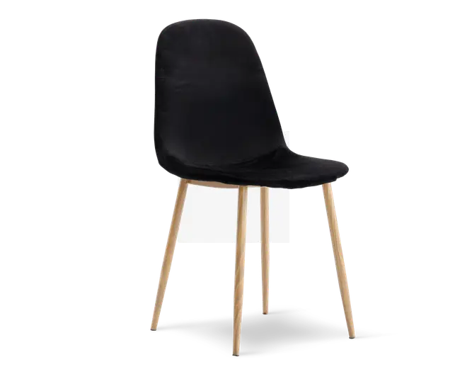 Stol med glat, sort, buet sæde og ryglæn, polstret med et blødt stof. Stolen har fire slanke, skråtstillede ben i lyst trælook, hvilket giver et moderne og minimalistisk udtryk.