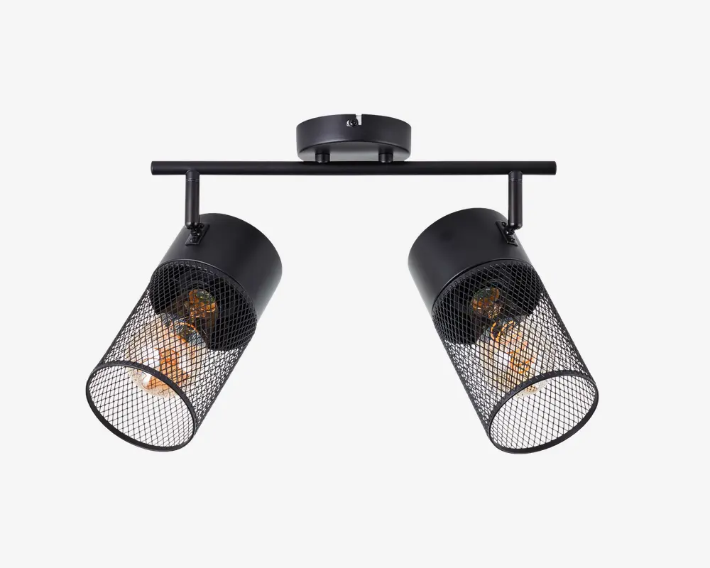 Loftmonteret lampearmatur med to justerbare cylindriske lamper. Hver lampe har en sort metalnet-skærm, som gør pæren synlig og giver et industrielt udtryk. Armaturet er fastgjort til en rund base og en vandret stang, hvor lamperne er vinklet for retningsbestemt belysning.