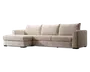 Moderne hjørnesofa med venstrevendt chaiselong, betrukket med lysebeige stof. Sofaen har tre store ryghynder og brede, flade armlæn for ekstra komfort. Designet er enkelt og minimalistisk med lige linjer og lave ben, hvilket passer godt til moderne boligindretning.