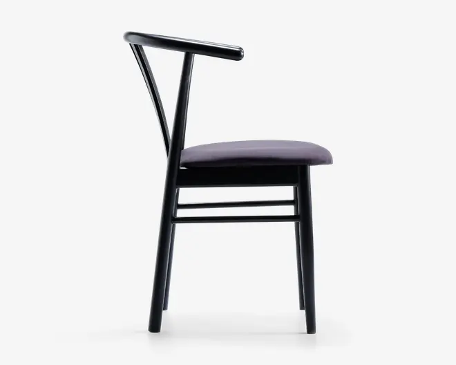 Spisebordsstol i sortlakeret bøg