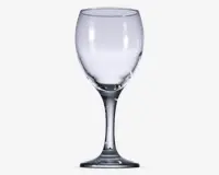 Klar glas med rundet skål, slank stilk og flad, cirkulær fod. Skålen er rummelig og egnet til at holde væsker, mens stilken gør det nemt at håndtere glasset uden at opvarme indholdet. Glasset har en glat, poleret overflade og et klassisk, elegant design.