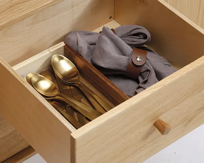 Reolopstilling med døre og skuffer oileret eg