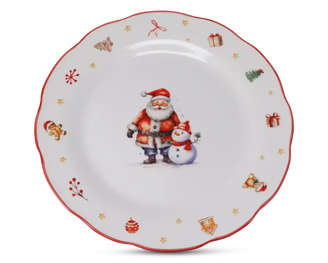 Rund tallerken med bølget rød kant, der har en central illustration af julemanden, som står ved siden af en smilende snemand. Tallerkenen er dekoreret med festlige motiver langs kanten, herunder en honningkagemand, juletræ, gaver, julekugler, en bamse, kristtornbær og gyldne stjerner. Designet er legende og farverigt, perfekt til juleborddækning.