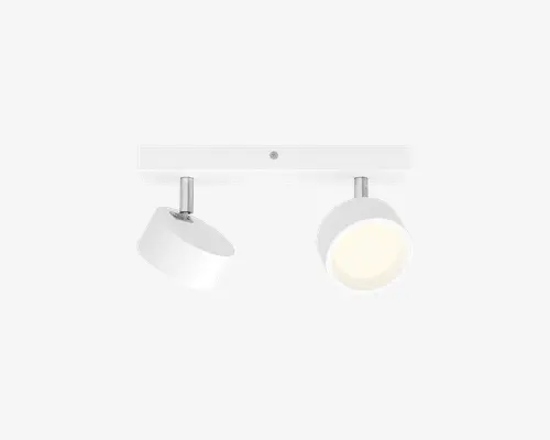 Hvid skinnearmatur med to spots, en rektangulær loftsskinne og to justerbare runde lampeshoveder, hvor det ene er vinklet nedad og det andet vender fremad, med børstet metalfinish.