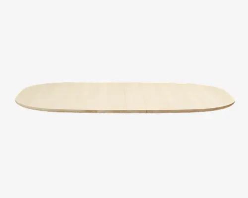 Lys træbordplade med en glat, mat overflade og afrundede kanter. Overfladen er næsten ensartet, bortset fra en svag linje i midten, som viser, at den består af to sammensatte paneler. Formen er en aflang oval, hvilket giver et moderne og minimalistisk udtryk.
