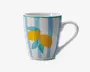 Keramikkrus med hvid bund og lodrette lyseblå striber. Forsiden har et farverigt motiv af to gule citroner med grønne blade. Krusets kant er dekoreret med en tynd turkis linje. Håndtaget er stort og afrundet for nemt greb.