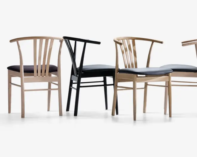 Spisebordsstol i massiv eg