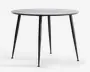 Rundt bord med en glat, flad overflade og fire slanke, tilspidsede metalben. Bordpladen har et minimalistisk design med en tynd profil, og benene er vinklet udad for stabilitet. Finishen er mat, hvilket giver bordet et moderne og stilrent udseende.