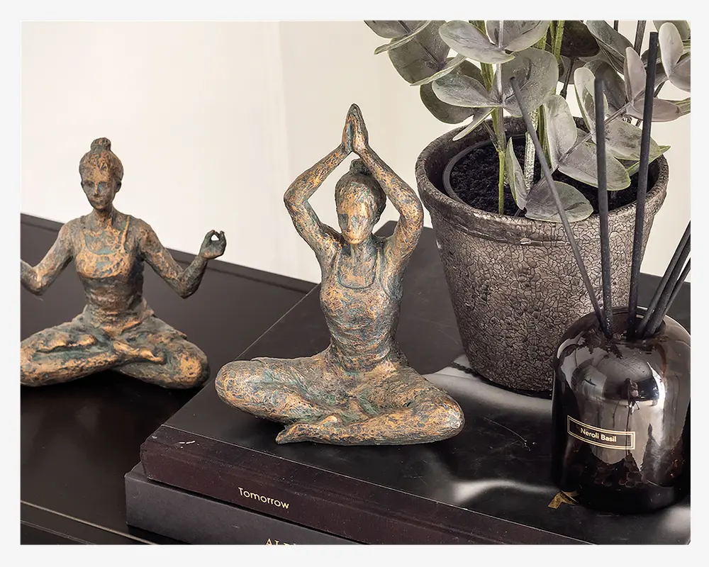 Figur yoga dame antique ass H.18 cm 