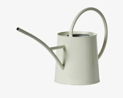 Elegant, moderne vandkande med mat lysegrå overflade. Har en lang, smal tud til præcis vanding og et stort, buet håndtag for komfortabelt greb og nem hældning. Kanden har en bred åbning i toppen, så den er nem at fylde.