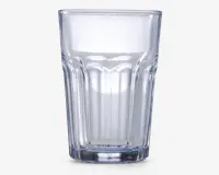 Klar glastumbler med tyk bund og lodrette riller på siderne for bedre greb. Glasset har en let konisk form, bredere foroven og smallere forneden, samt en glat kant for behagelig drikning.