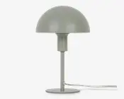 En moderne bordlampe med mat lysegrå finish, der har en kuppelformet skærm, en slank cylindrisk stander og en rund, flad fod. Lampen har et minimalistisk design og en synlig ledning, der går ud fra lampens fod.