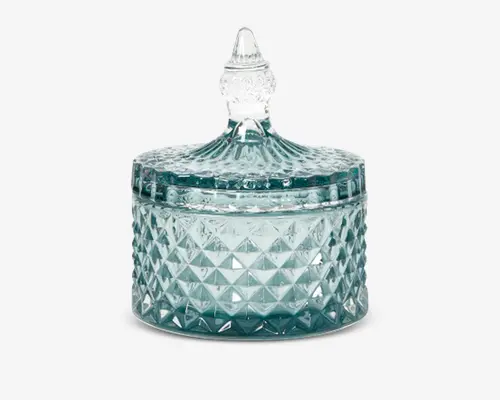 Rund glasbeholder med diamantmønsteret tekstur, udstyret med et matchende låg med dekorativt spids håndtag. Beholderen er transparent med et let blåligt skær, og låget passer tæt, hvilket gør den velegnet til opbevaring af små genstande. Det detaljerede design giver et elegant, vintage udtryk.