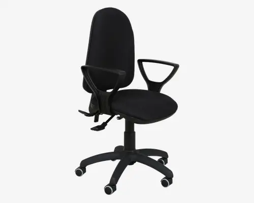 Sort kontorstol med høj, buet ryg og polstret sæde. Stolen har faste armlæn i plastik med geometrisk design, femstjernet fod med hjul, der ruller let, samt højdejusteringshåndtag. Betrukket med ensfarvet sort stof for et stilrent og professionelt udtryk.