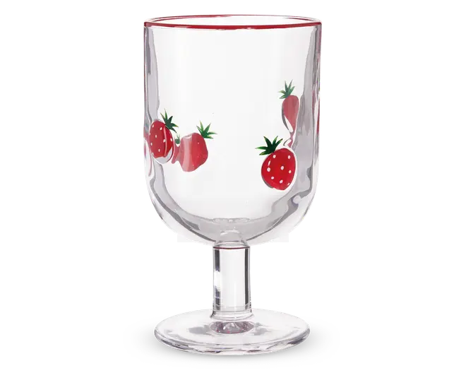 Klar glasbæger med kort stilk og bred fod, dekoreret med røde jordbærillustrationer og grønne blade. Glassets kant er fremhævet med en tynd rød linje.