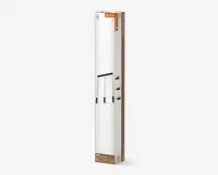 Høj, rektangulær emballage med et minimalistisk design, der viser et produktbillede af et moderne, vægmonteret brusesæt i mat sort. Kassen fremhæver vigtige funktioner som nem installation, justerbar højde og kompatibilitet med forskellige brusehoveder. Emballagen er i hvid og brun med tydelig mærkning og ikoner, der angiver produktspecifikationer.