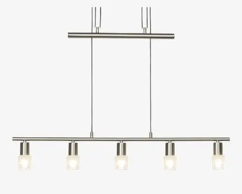 Moderne loftlampe med poleret kromfinish. Lampen har et lineært design med fem jævnt fordelte cylindriske lampeskærme i mat glas, som hver er monteret på en vandret metalstang. Armaturet hænger ned fra loftet via to lodrette stænger, der er fastgjort til en matchende vandret støttebjælke, hvilket giver et stilrent og moderne udtryk.