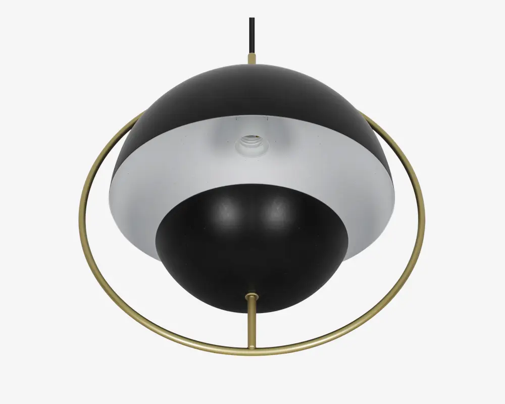 Et moderne loftarmatur med et kugleformet design i mat sort og hvid finish. Kuglen er omgivet af en tynd, guldfarvet metalring, hvilket giver lampen et stilfuldt og nutidigt udtryk. Fatningen til pæren sidder centralt i bunden af kuglen, og lampen hænger ned fra en sort ledning. Kombinationen af sort, hvid og guld skaber en markant visuel kontrast.