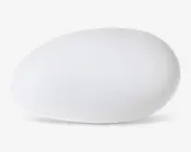 Glat, mat hvid genstand med en uregelmæssig, afrundet oval form. Overfladen er ensartet og uden synlige mærker eller tekstur. Kanterne er blødt buede, hvilket giver et blødt og moderne udtryk.