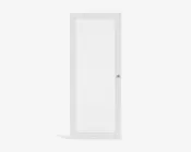 Høj, rektangulær hvid dør med et minimalistisk design, glat overflade og et lille rundt sølvhåndtag i højre side. Døren har en diskret ramme langs kanterne og står på korte, firkantede fødder.