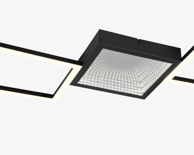 Moderne loftlampe med geometrisk design, hvor et sort, firkantet midterstykke er omgivet af to oplyste, rektangulære rammer på hver side. Midterdelen har en reflekterende infinity-spejleffekt med et gitter af små LED-lys, der skaber en dybdeeffekt. Lampen har et stilrent, nutidigt udtryk med rene linjer og mat sort finish.