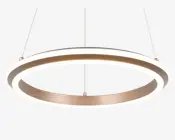 Moderne, cirkulær pendellampe med et slankt og minimalistisk design. Lampen består af en stor, åben ring i metal med mat guldfinish og integreret LED-belysning langs den indvendige kant, hvilket giver jævn og diffus belysning. Den hænger fra loftet i tre tynde, justerbare kabler, hvilket giver et svævende udtryk. Velegnet til moderne indretning og kombinerer stil med effektiv belysning.