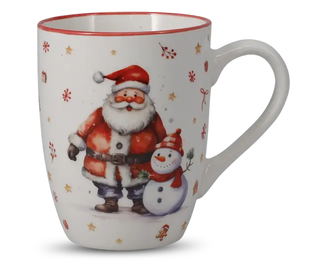Hvid keramikkop med et festligt motiv af en glad julemand og en smilende snemand, begge iført rødt vintertøj. Koppen er dekoreret med små julemotiver som stjerner, slikstokke og snefnug, der er spredt rundt om hovedmotivet. Kopkanten har en tynd rød streg, som giver et ekstra farvepift til designet. Håndtaget er stort og afrundet for et behageligt greb.
