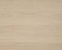 Lys egetræsoverflade med en glat finish og diskrete horisontale årer. Farven er naturlig, lys beige med lette tonevariationer, hvilket giver et rent og moderne udtryk.