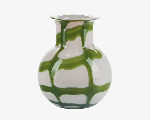Rund glasvase med bred krop og smal hals, der har en blank overflade. Vasen er dekoreret med et abstrakt grønt gittermønster på hvid baggrund, hvilket giver den et moderne og kunstnerisk udtryk.