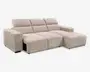 Beige trepersoners hjørnesofa med brede armlæn, dybe polstrede sædehynder og tre opdelte ryghynder, vist med en chaiselong på højre side.