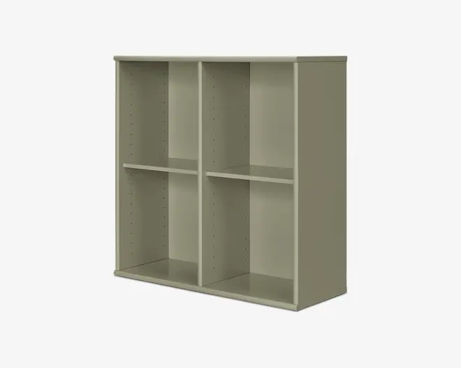 Et rektangulært reolsystem med mat beige finish, der har fire åbne rum arrangeret i to kolonner og to rækker. Hvert rum har justerbare hyldehuller langs siderne, hvilket giver mulighed for tilpasning af hyldehøjde. Designet er enkelt og moderne med rene linjer og en robust konstruktion.